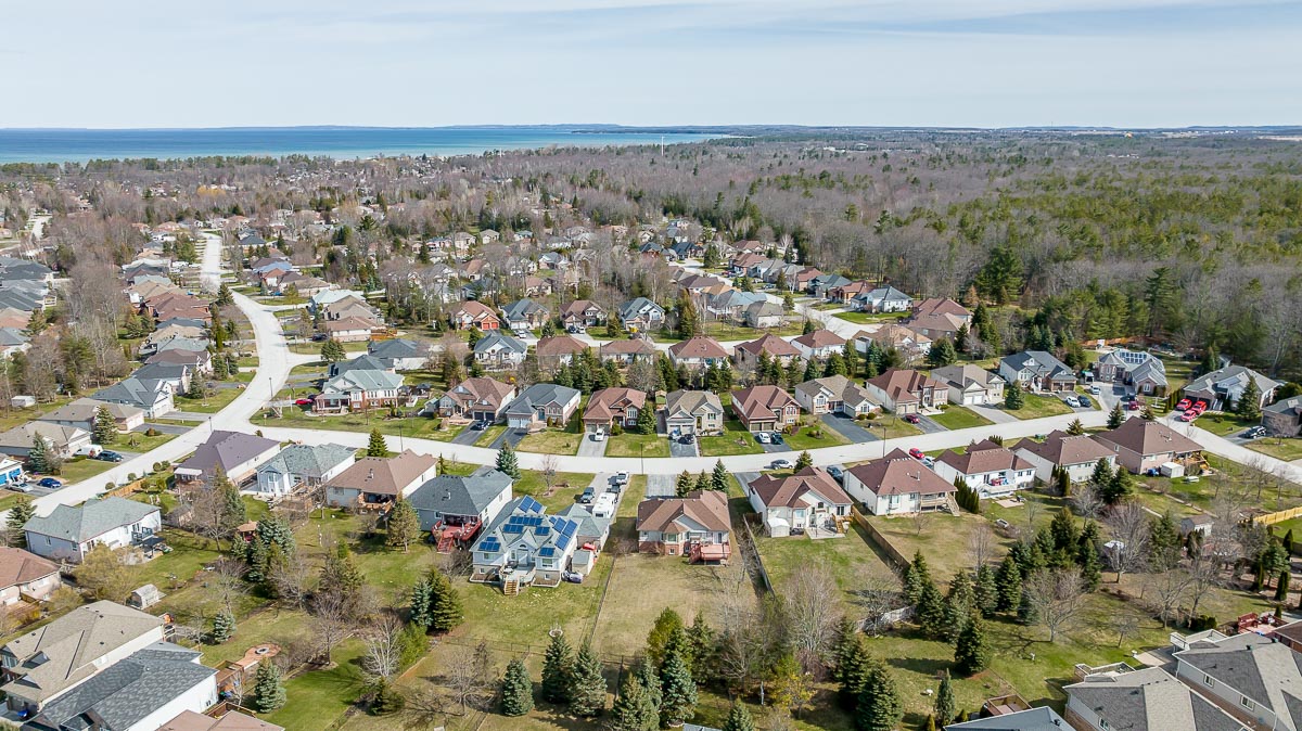 http://listingtour.s3.amazonaws.com/12-cranberry-heights/12 Cranberry Heights AERIAL-110.jpg